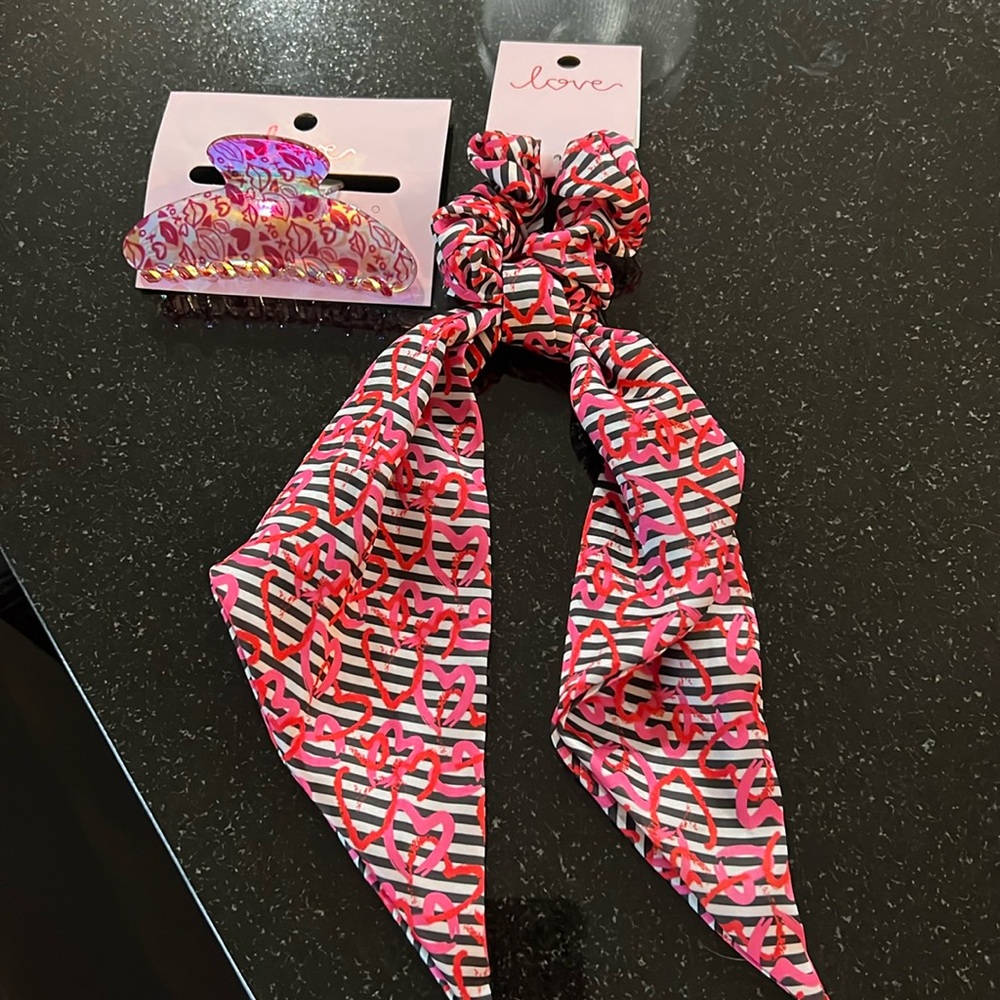 Target Love Hair clip and Hair tie set - New in package
